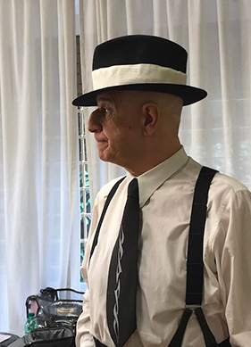 Büyüleyici Bir Göz, Aksak Bir Kalem