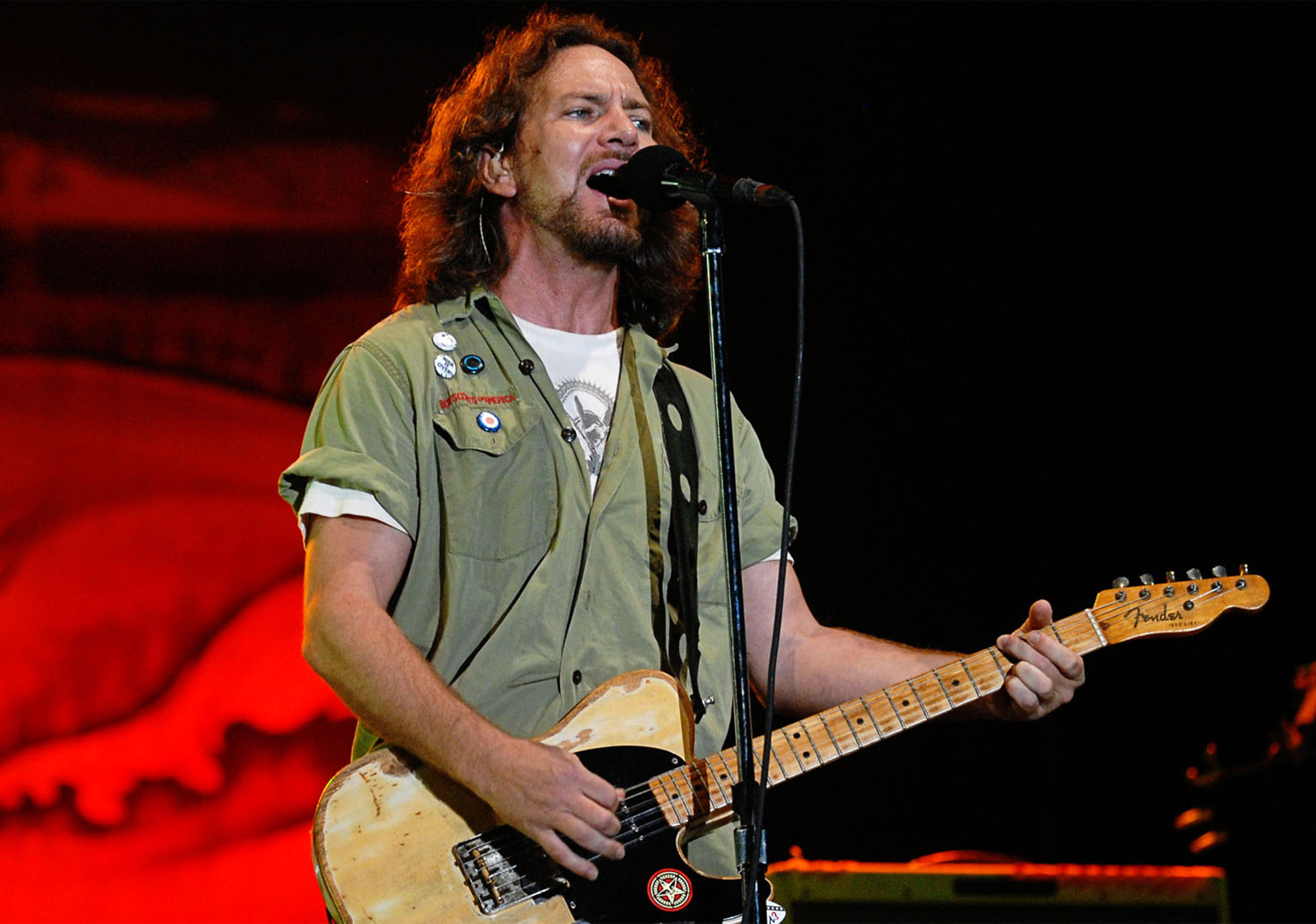 Eddie vedder. Эдди Веддер. Pearl Jam Эдди Веддер. Эдди Веддер с гитарой. Эдди Веддер 2022.