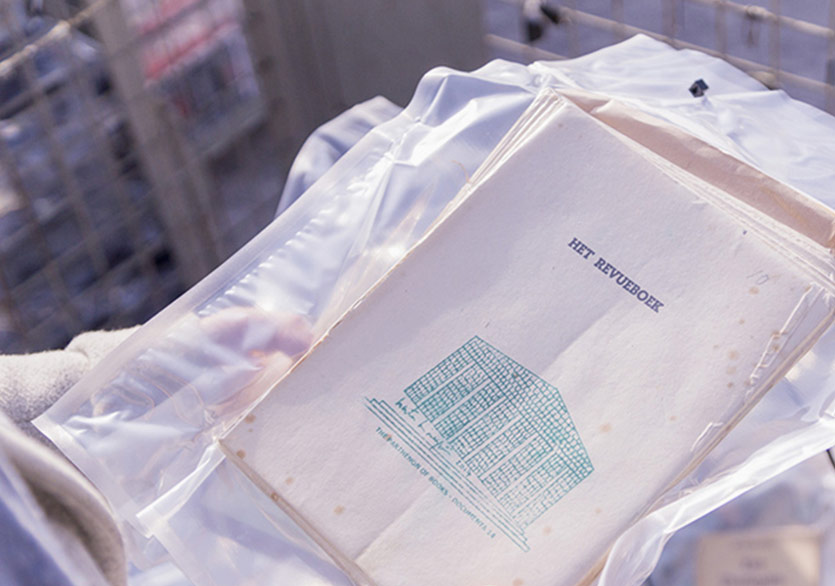 100 Bin Sansürlü Kitaba Saygı Duruşu