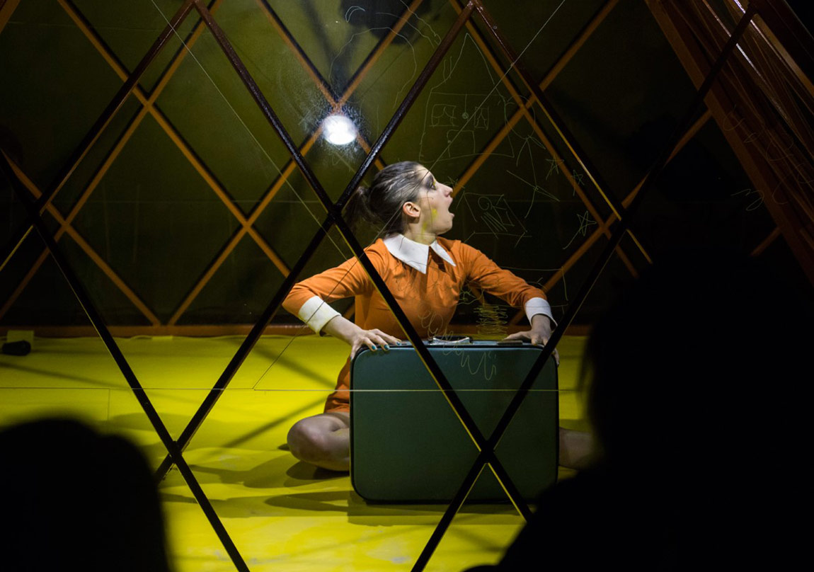 Hafızasını Kaybeden Müzeden Bir Traktöre Mektuplar Sahnede