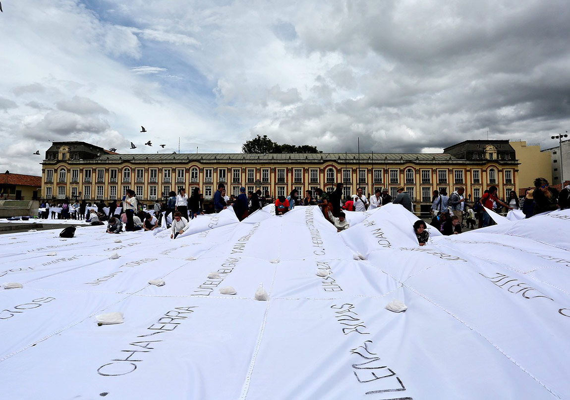 Kolombiya’da Savaş Kurbanlarını Anmak İçin Dev Kefen
