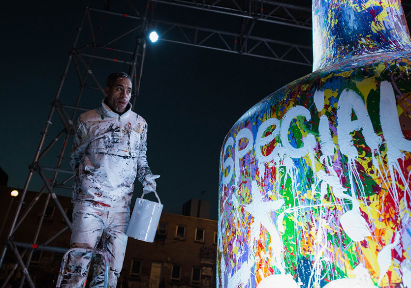 Hennessy Şişesi Renkleniyor