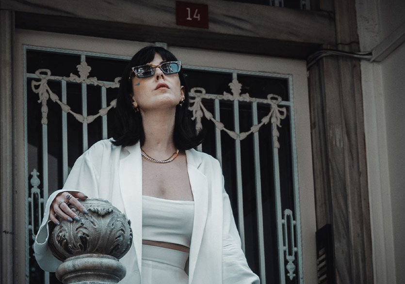 Nihan Belgin’in Yeni Teklisi “Zeus Çok Kızgın” Yayımlandı