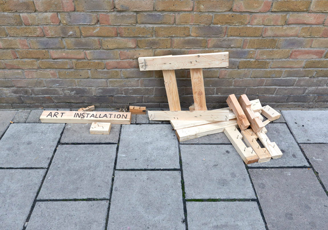 İronik Yazılar Sokak Aralarını Renklendiriyor