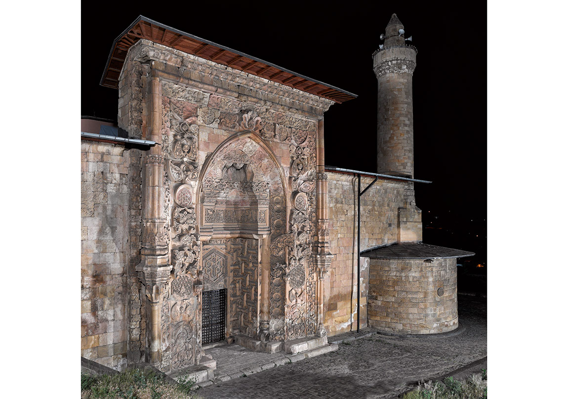 Camiler: İhtişamlı İslam Eserleri