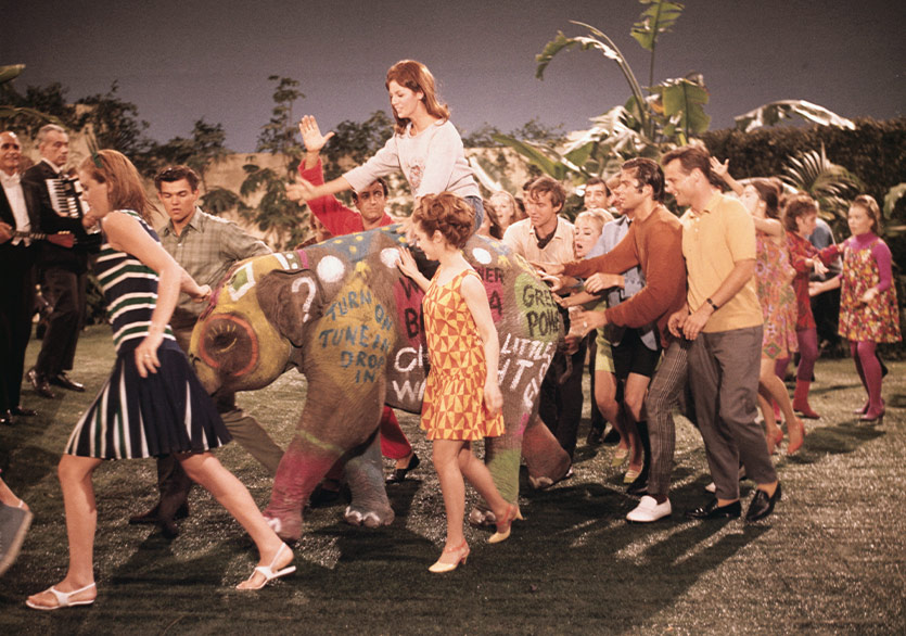 Bir Yaz Gecesi Festivali Hedonutopia ve The Away Days Konseriyle Sona Eriyor