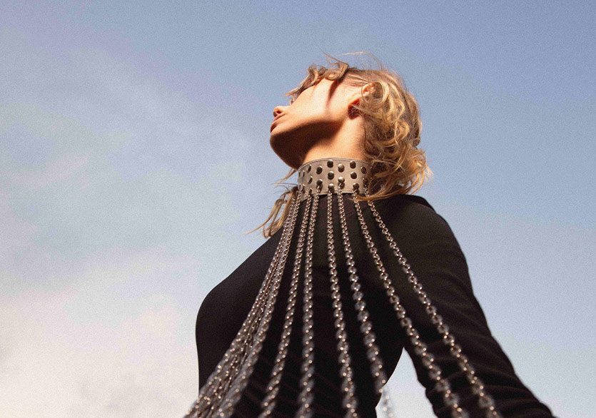 Saint Stacy, 14 Şubat’ta Blind’da