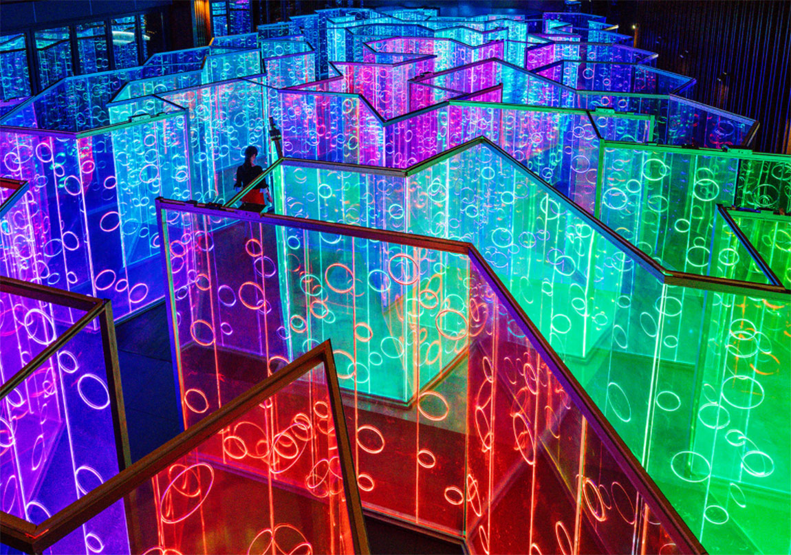 Gökkuşağı Renkleriyle Kromatik Bir Evren