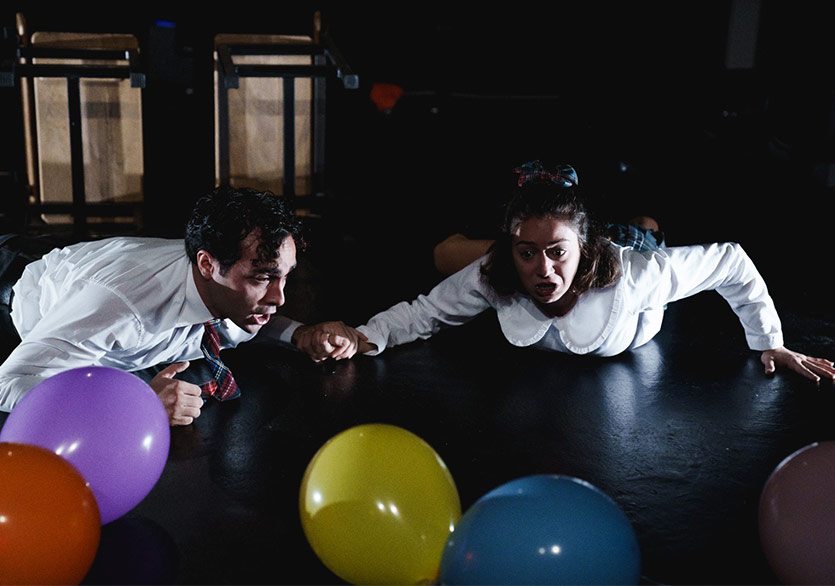 Tiyatro D22’nin “Bu Taraftan Daha Güzelim” Oyunundan Yeni Gösterimler