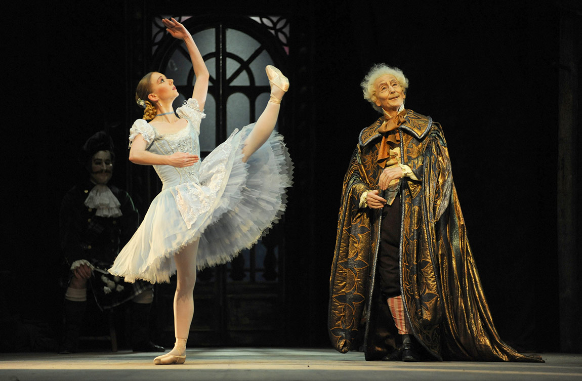 Coppelia Tim Show Center'da