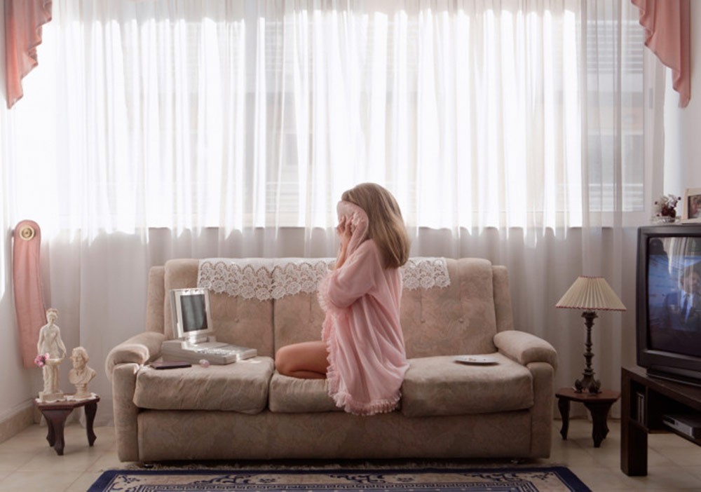 Balayı Otelinde Yalnız Bir Kadın