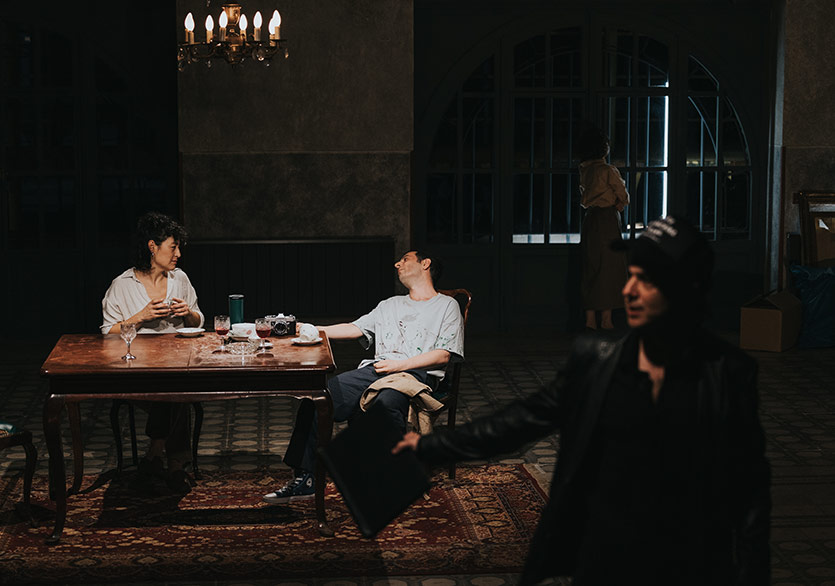 “Annemden Kalan Gül Ağacı Masanın Üzerinde Çaydanlık Beyaz Bir İz Bıraktı” 5 Nisan’da Metrohan’da