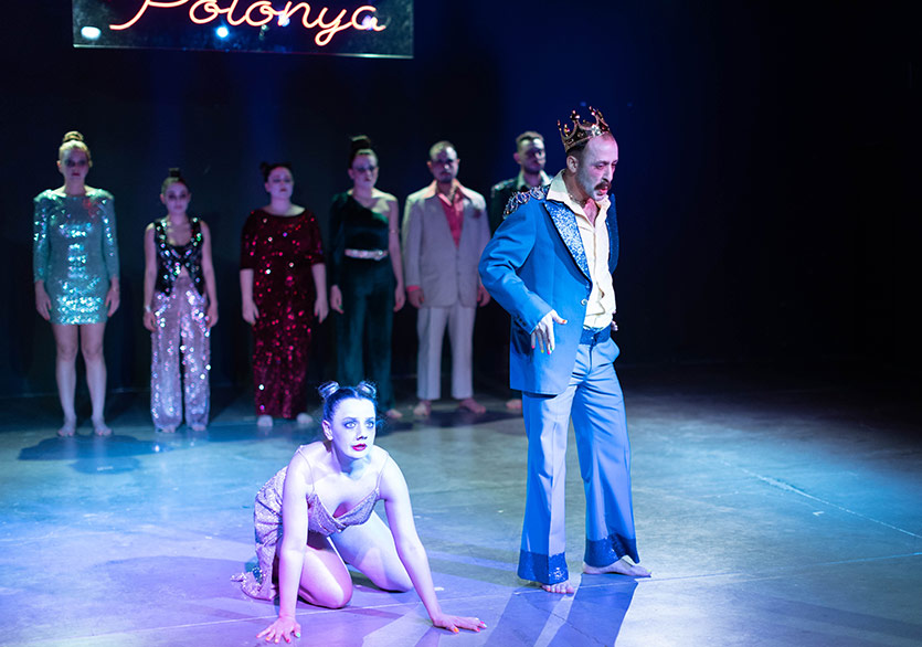 Sarı Sandalye’nin “Kral Übü”sü Sahnelere Veda Ediyor