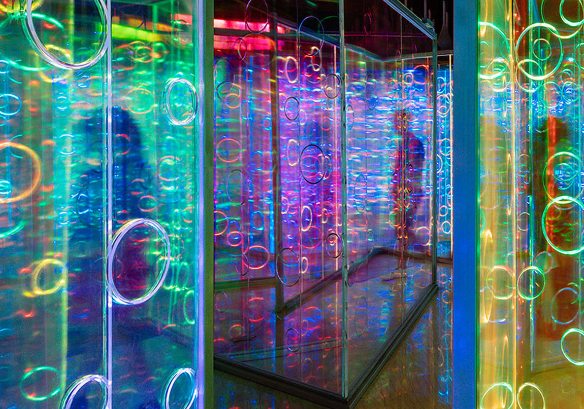 Gökkuşağı Renkleriyle Kromatik Bir Evren