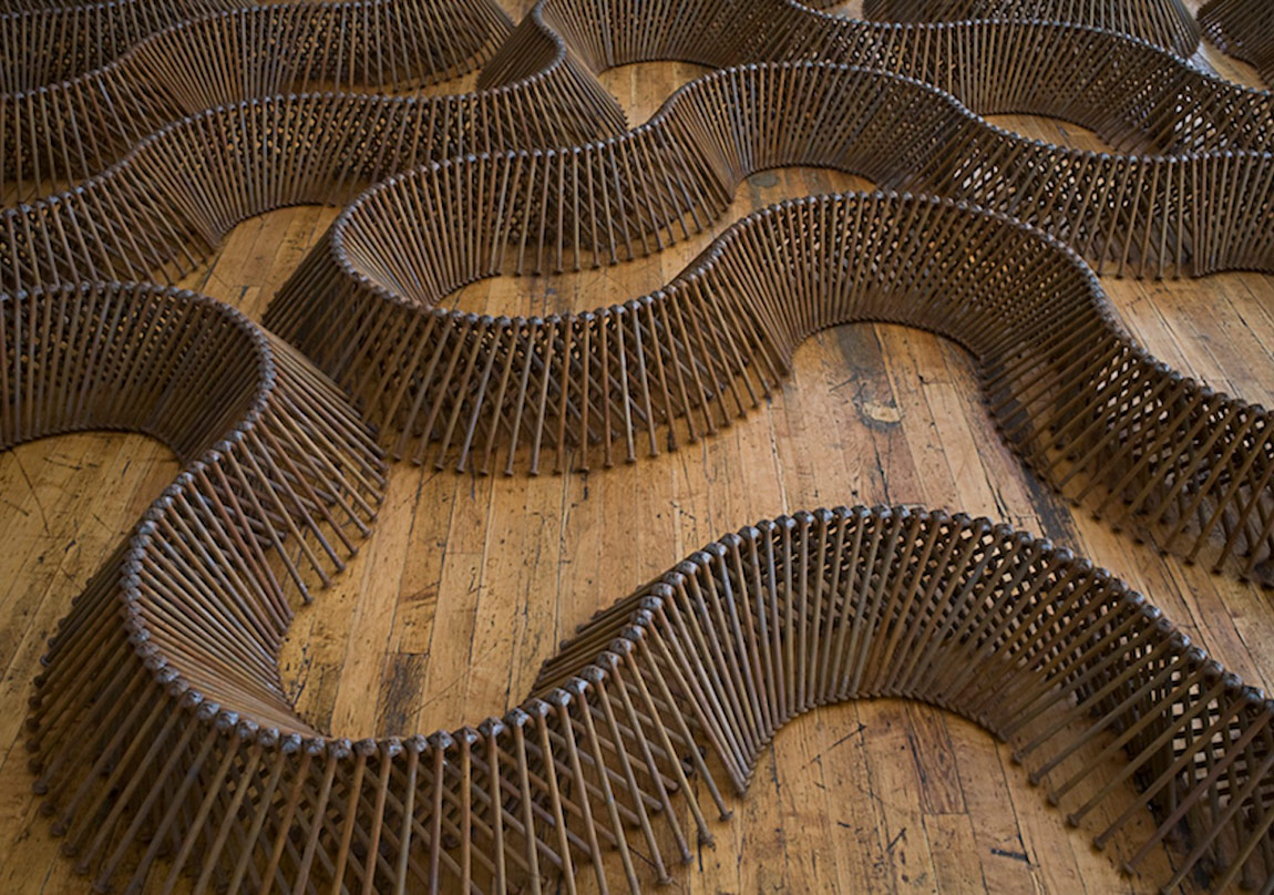 Çiviler Çizgilere Dönüşüyor