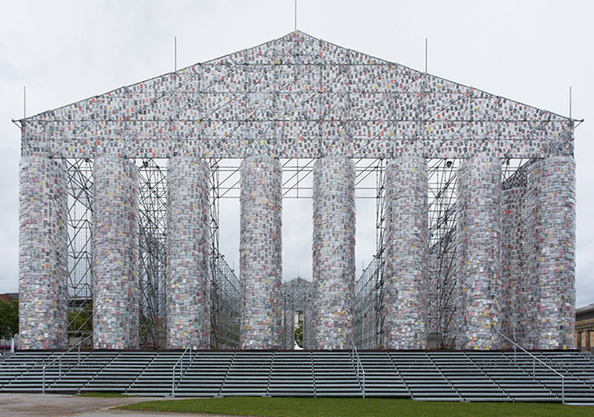 100 Bin Sansürlü Kitaba Saygı Duruşu