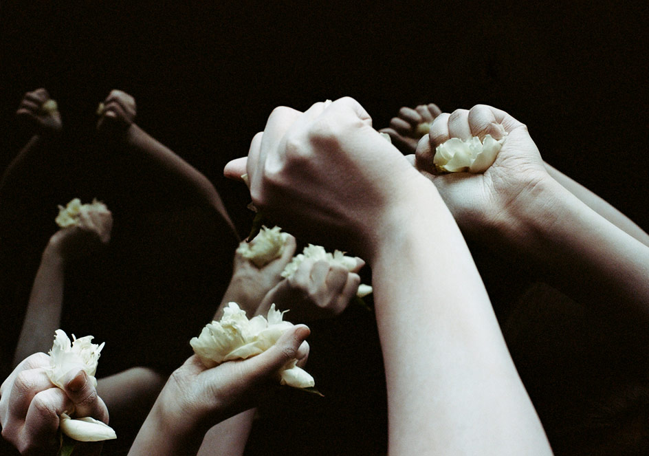 Portrelere Yansıyan Çiçekler