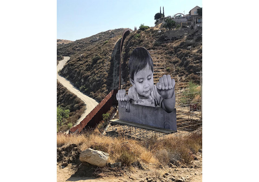 JR’ın Sınırdaki Göçmen Enstalasyonu 
