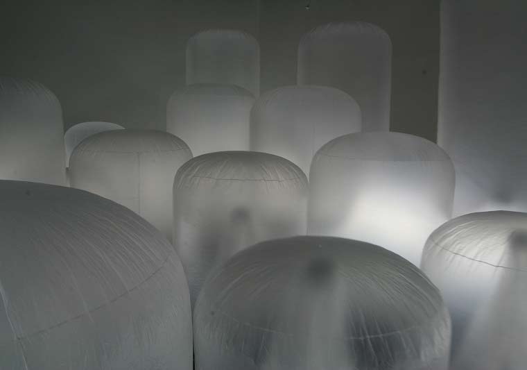 Yerçekimine Meydan Okuyan Enstalasyonlar