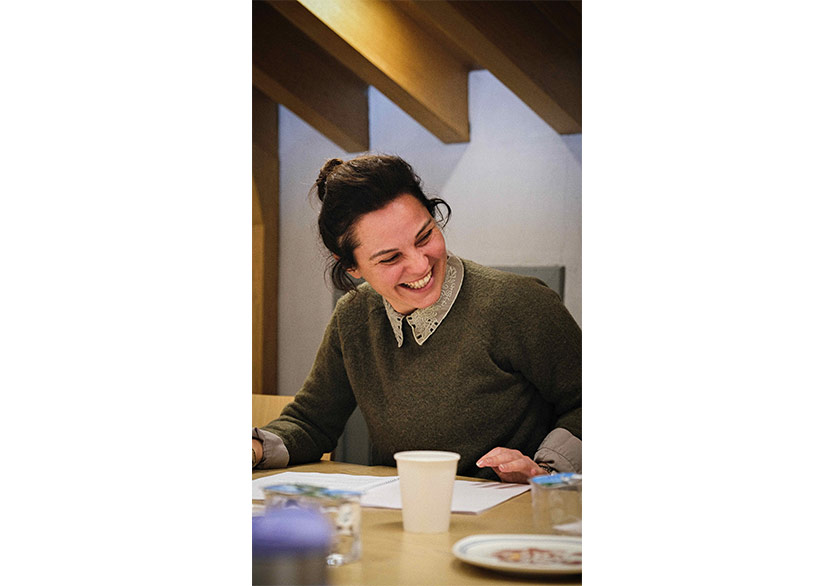 Tülin Özen ve Nilperi Şahinkaya Tiyatro Sahnesinde: “Ballı Süt”