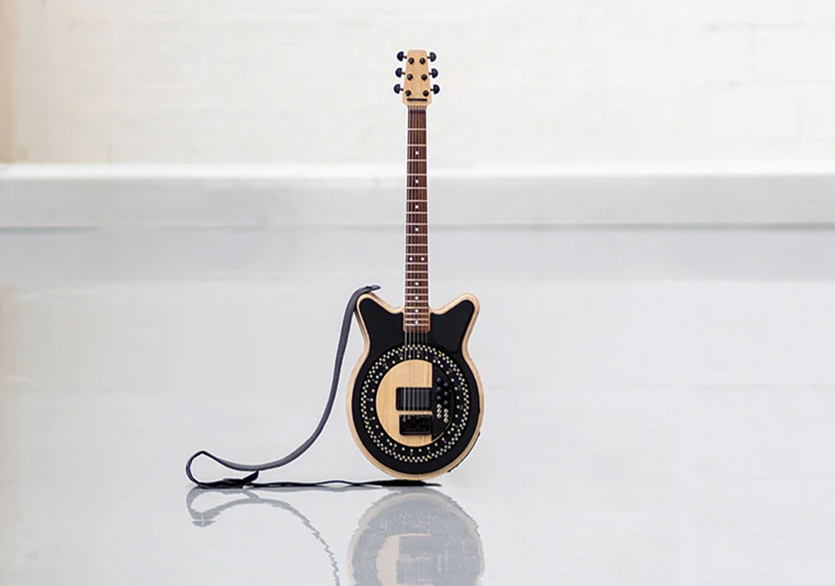 Kendi Kendine Çalan Elektro Gitar