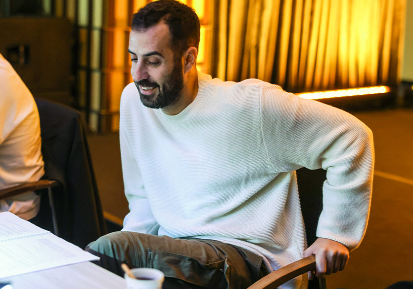 Onur Ünlü “Güneşin Oğlu” ile Tiyatro Sahnesinde