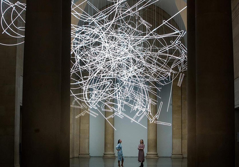 Bir Hüzme Heykel Tate Koridorlarında