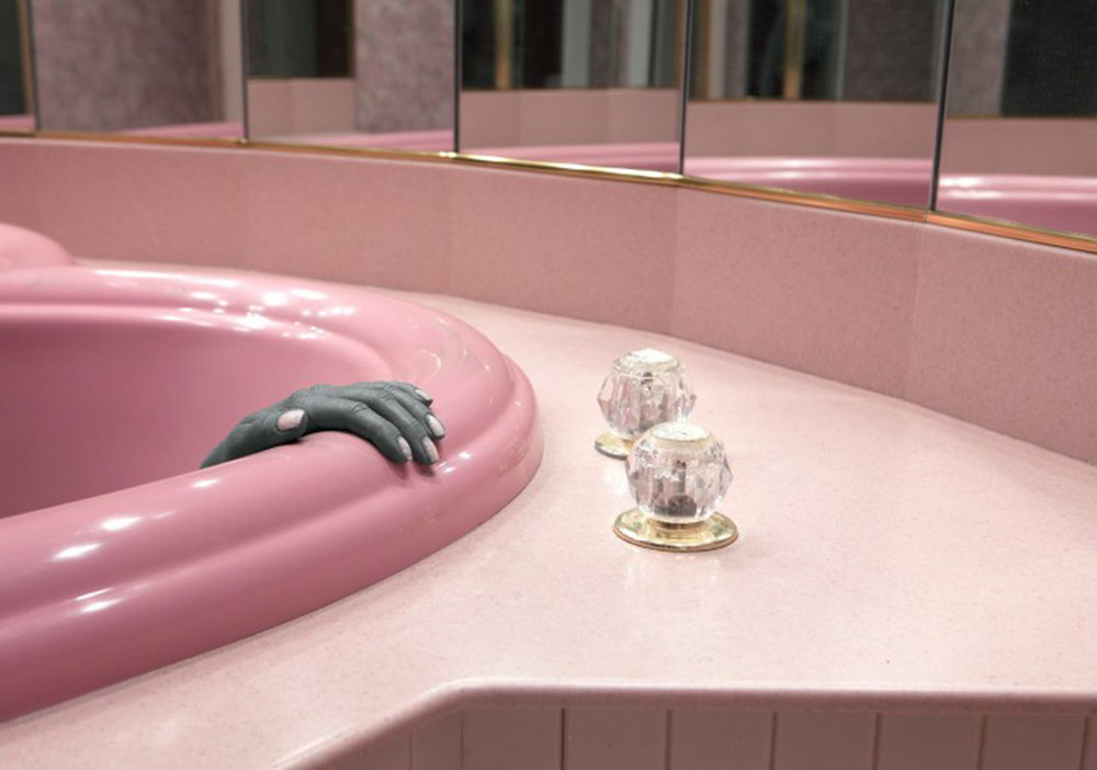 Balayı Otelinde Yalnız Bir Kadın