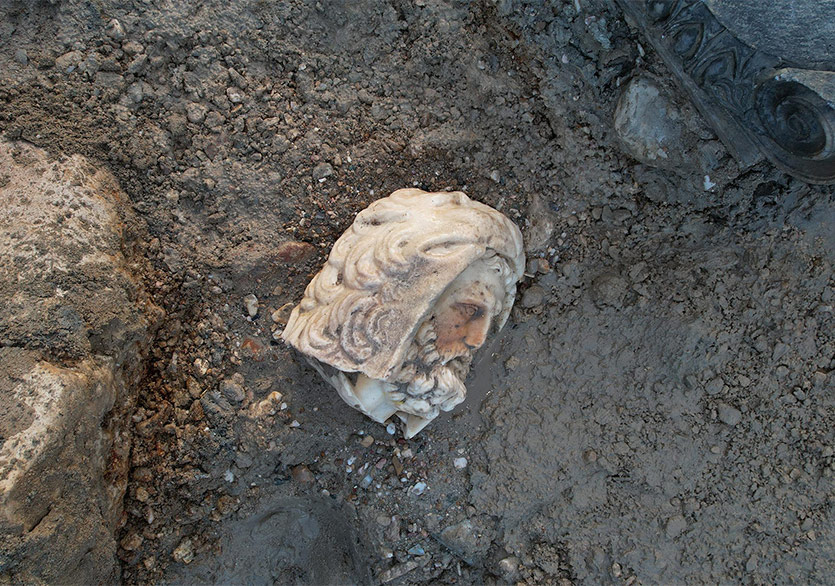 Aizanoi Antik Kenti Kazılarında Heykel ve Heykel Başları Bulundu