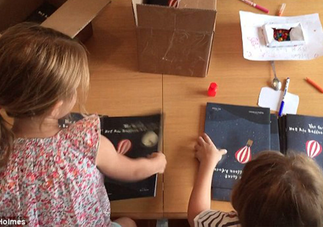 Babanın Kızlarıyla Birlikte Yazdığı Kitap Büyük İlgi Gördü