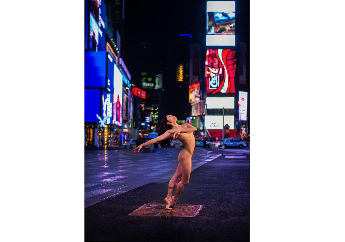 Şehrin Işıklarıyla Dans Eden Balerinler