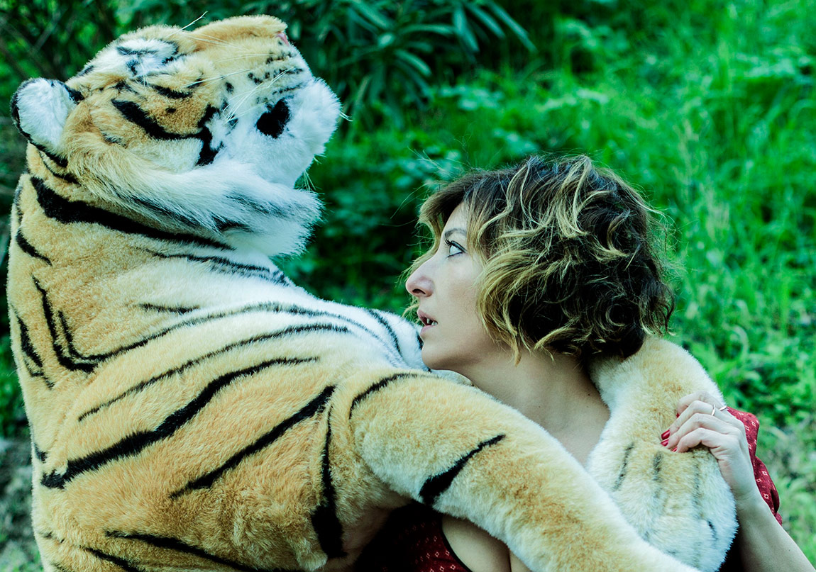 Kaplan Sarılması Oyunu Sahnede!
