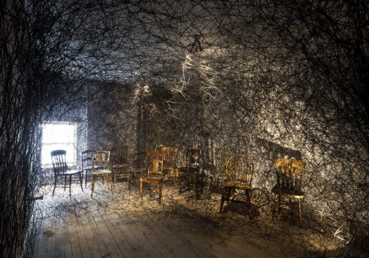 Terk Edilmiş Bir Evde Anı Keşfi