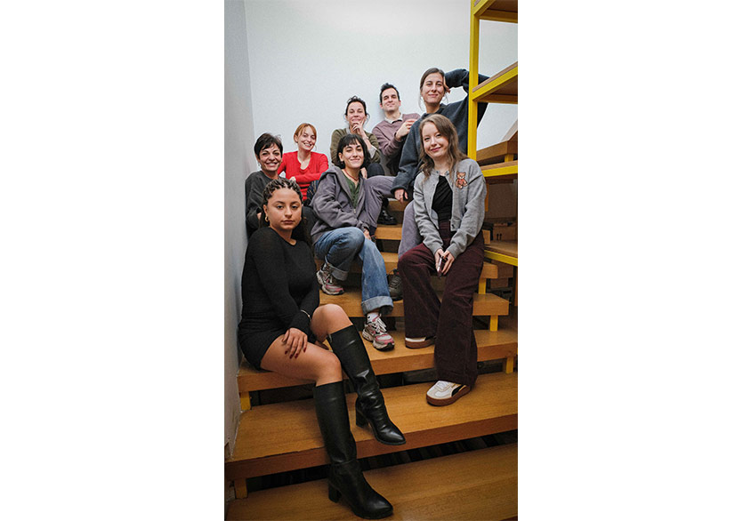 Tülin Özen ve Nilperi Şahinkaya Tiyatro Sahnesinde: “Ballı Süt”