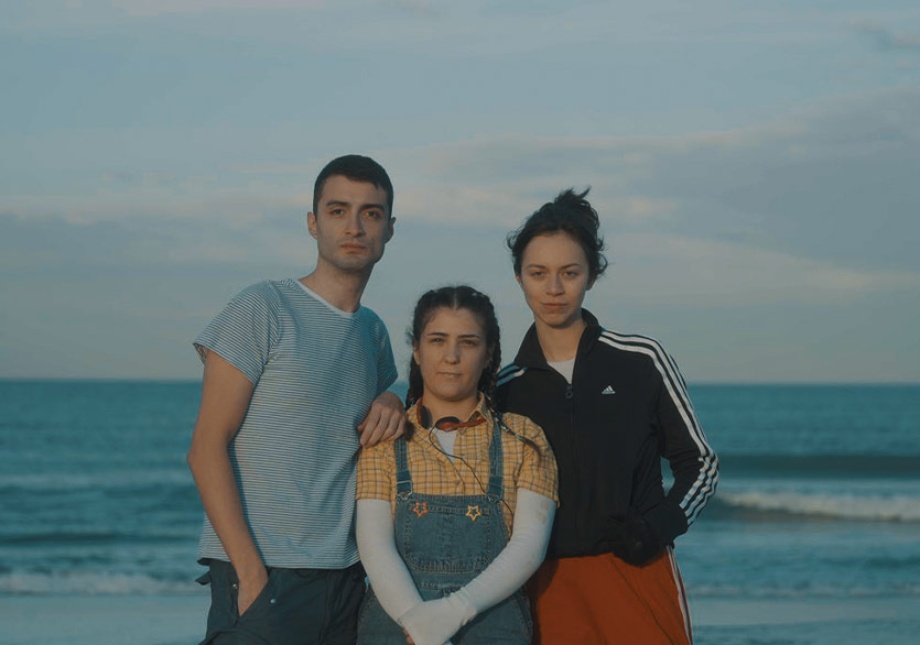 Tiyatro Kontra’nın “Ada Kasabası” Oyunundan Yeni Gösterimler