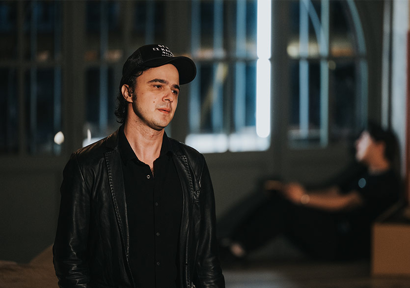 “Annemden Kalan Gül Ağacı Masanın Üzerinde Çaydanlık Beyaz Bir İz Bıraktı” 5 Nisan’da Metrohan’da