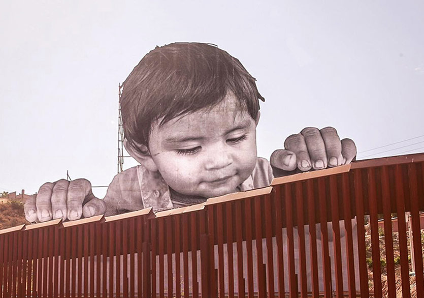 JR’ın Sınırdaki Göçmen Enstalasyonu 
