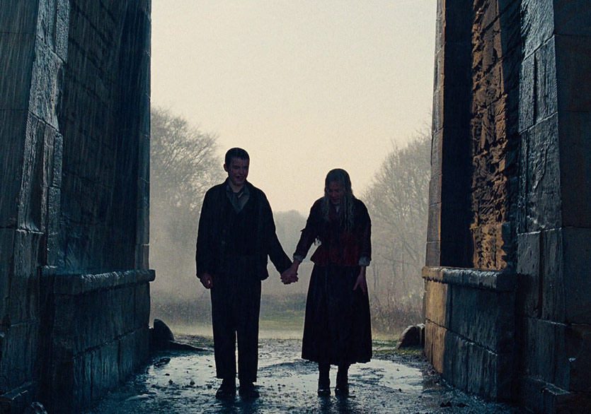 Margot Robbie ve Jacob Elordi’nin Başrolünde Yer Aldığı “Uğultulu Tepeler”den Yeni Fragman