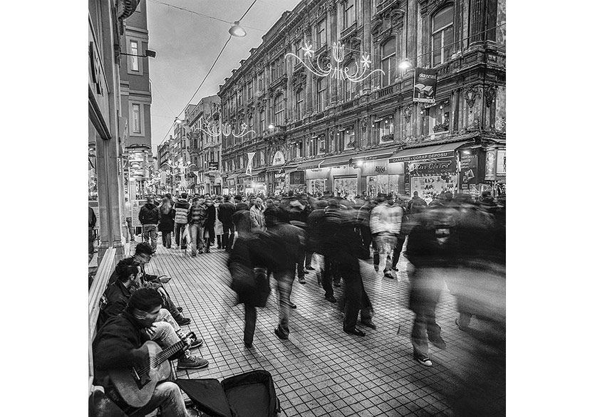 Timurtaş Onan’dan Yeni Fotoğraf Kitabı: “Beyoğlu Eski Yeni”