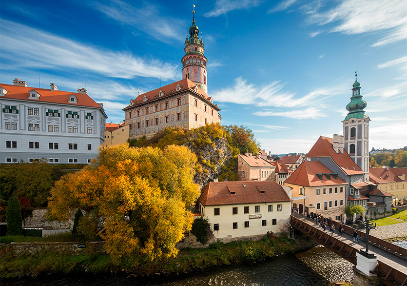 İzzet Keribar “Prag & Bohemya - Tarihten Yansıyan Işık” Sergisiyle Galeri Işık Teşvikiye’de