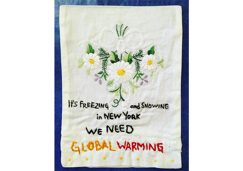 Trump Tweetleri Nakışlara İşleniyor