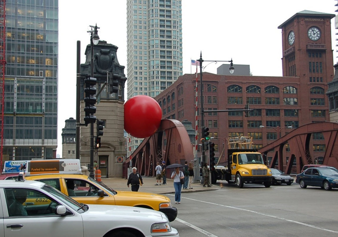 Kırmızı Bir Topun Maceraları