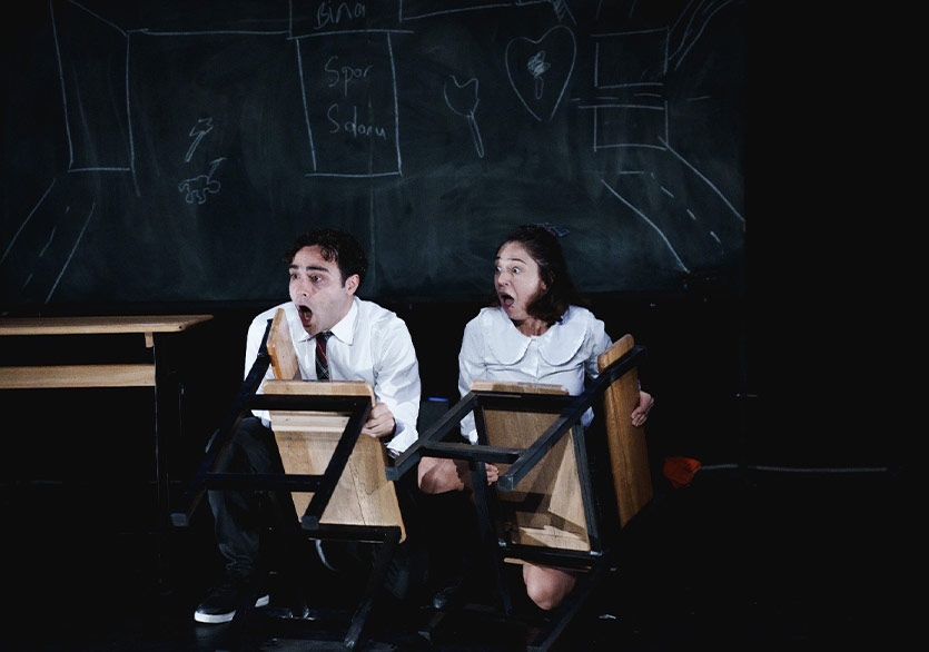 Tiyatro D22’nin “Bu Taraftan Daha Güzelim” Oyunundan Yeni Gösterimler