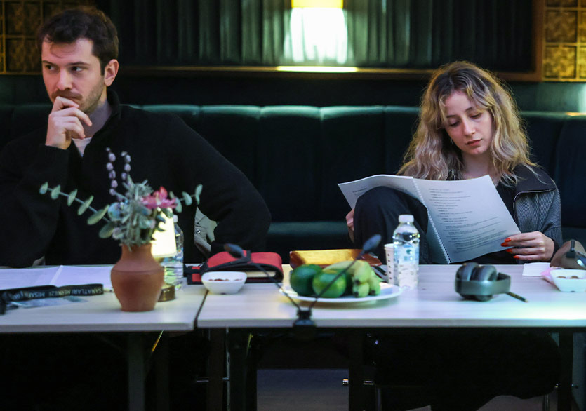 Onur Ünlü “Güneşin Oğlu” ile Tiyatro Sahnesinde