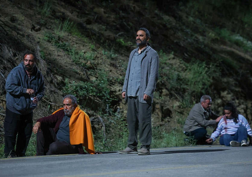Yeni Netflix Dizisi “Eve Giden Yol”un Setinden Yeni Kareler Paylaşıldı