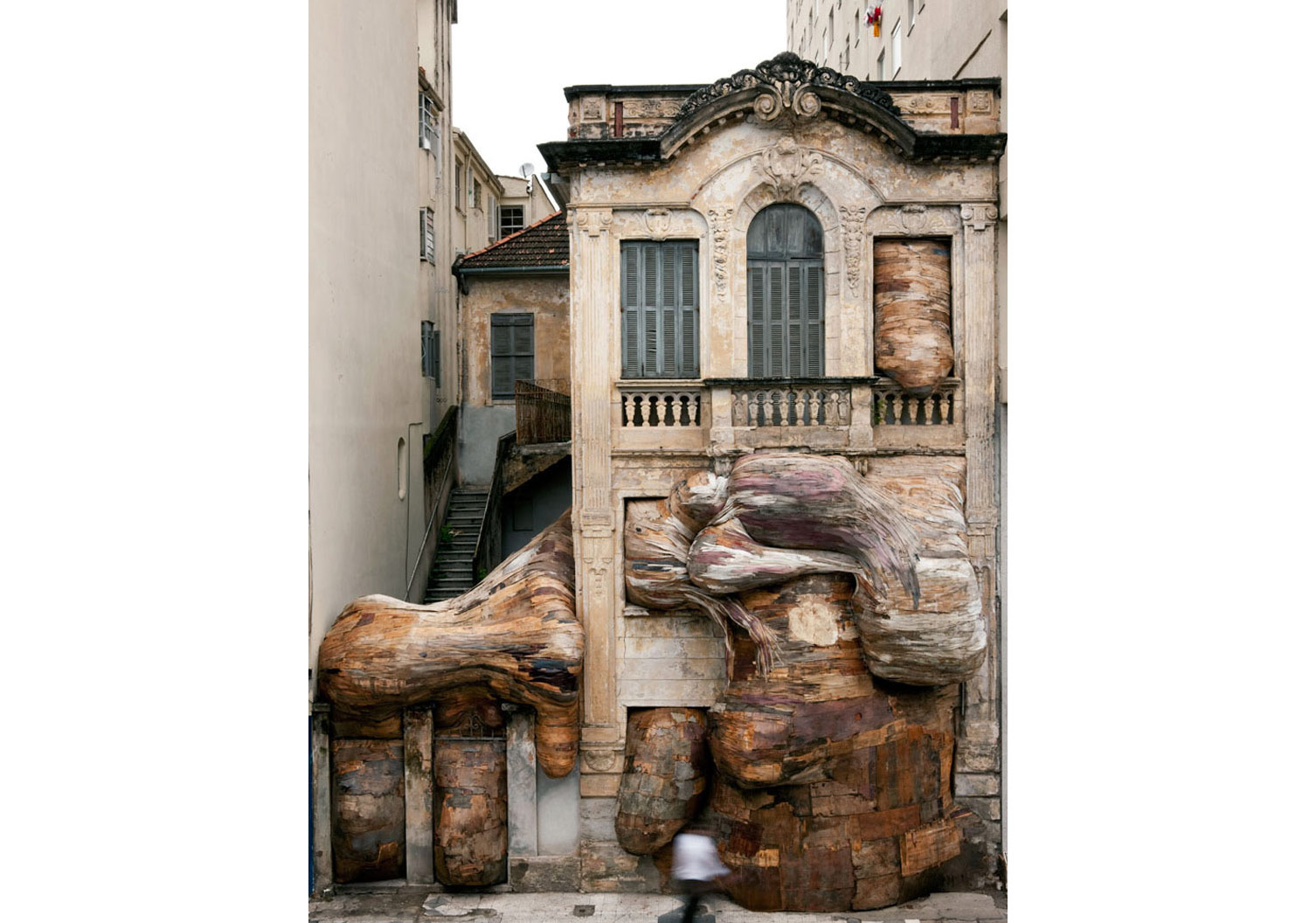 Dev Boyutta Ağaç Enstalasyonları