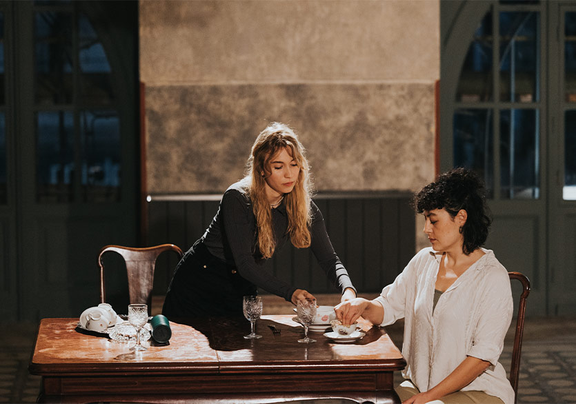 “Annemden Kalan Gül Ağacı Masanın Üzerinde Çaydanlık Beyaz Bir İz Bıraktı” 5 Nisan’da Metrohan’da