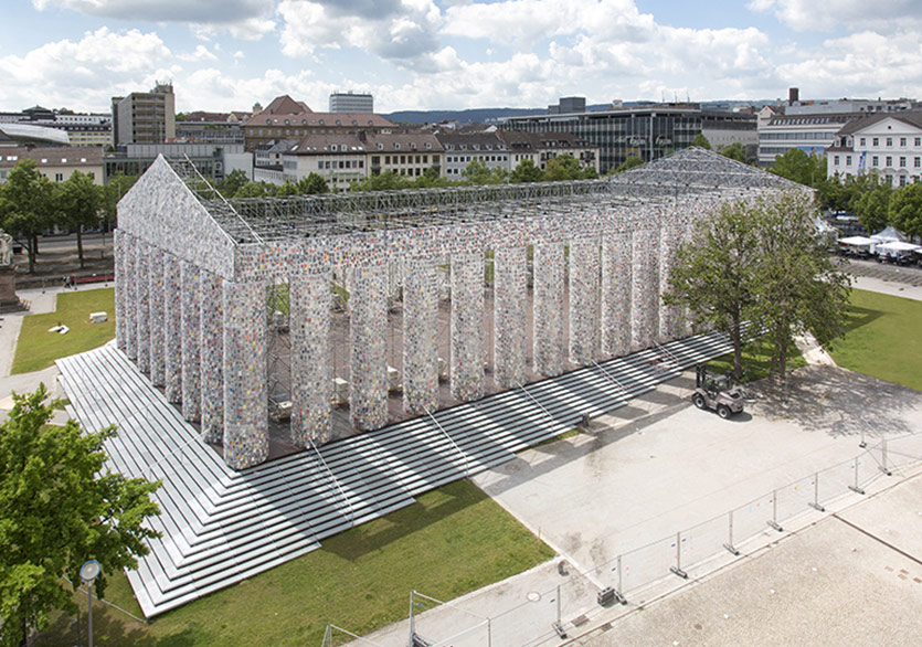 100 Bin Sansürlü Kitaba Saygı Duruşu