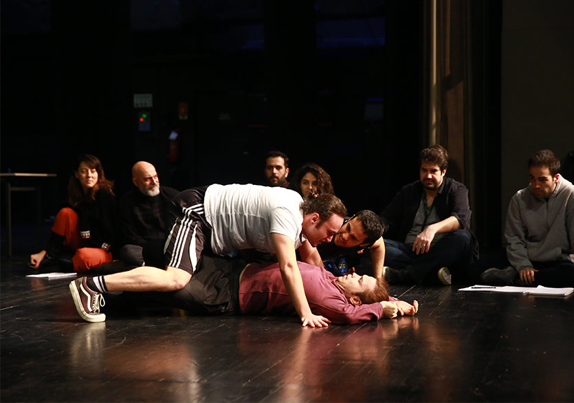 Dehşet Verici ve Dokunaklı Bir “İlk Aşk” Hikâyesi