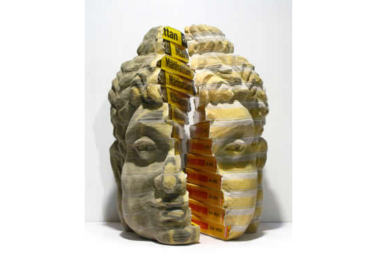 Günlük Objeler Heykelleri Süslüyor